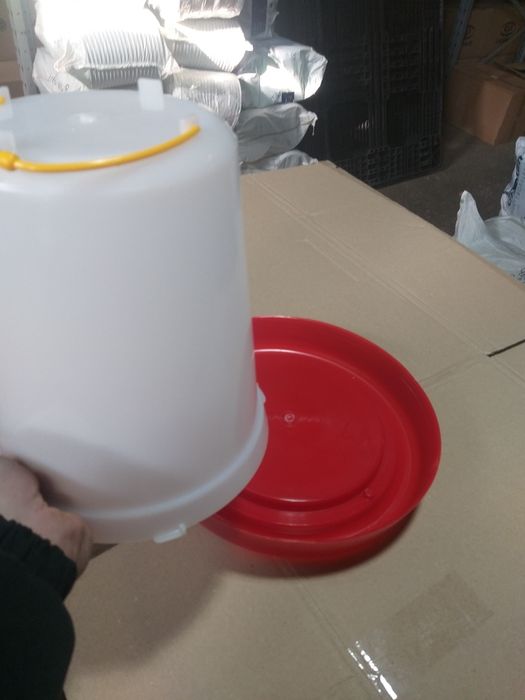 Поїлка для курей на бункерній основі 5л.