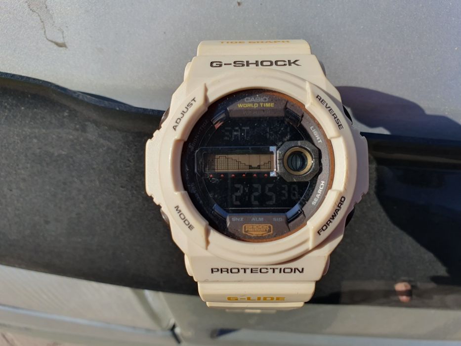 Годинник Casio G-Shock.