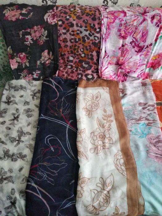 Шарфи жіночі на різний смак.