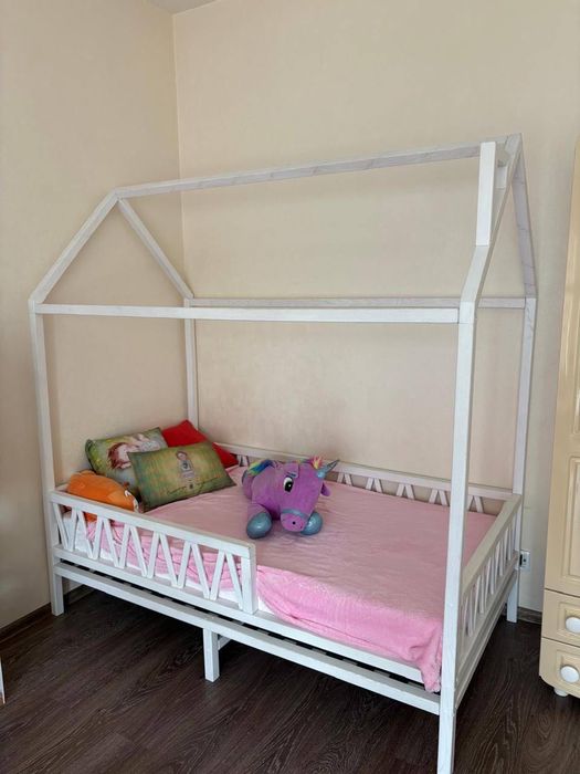 Дитячі ліжка будинки