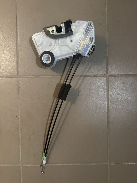 Замок двірі Toyota rav 4 2023 року