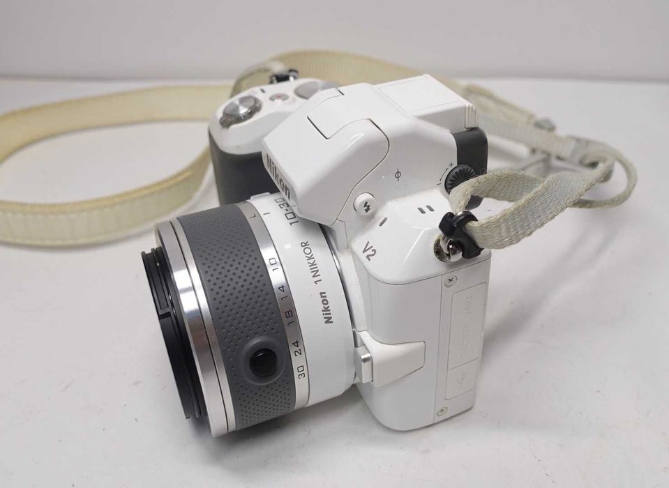 Nikon V2 + gratis