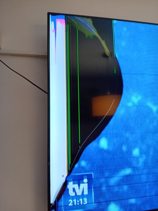 Tv  Hisense Qled ecrã partido