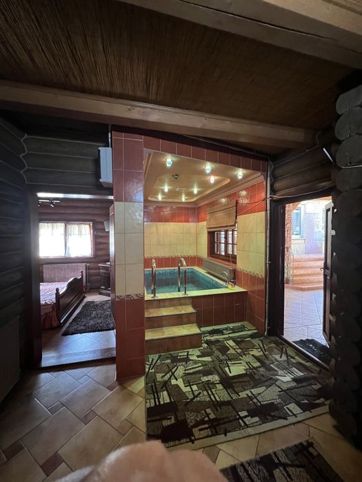 Будинок з цегли та Будинок з бруса на одній ділянці, басейн, баня.