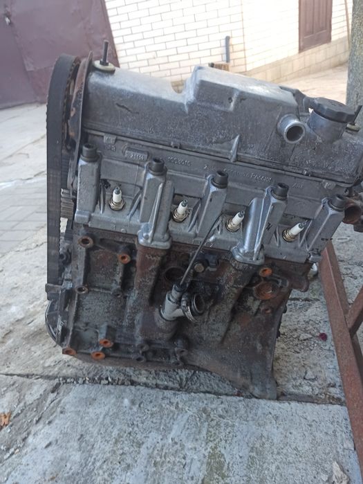 Автозапчастини двигун