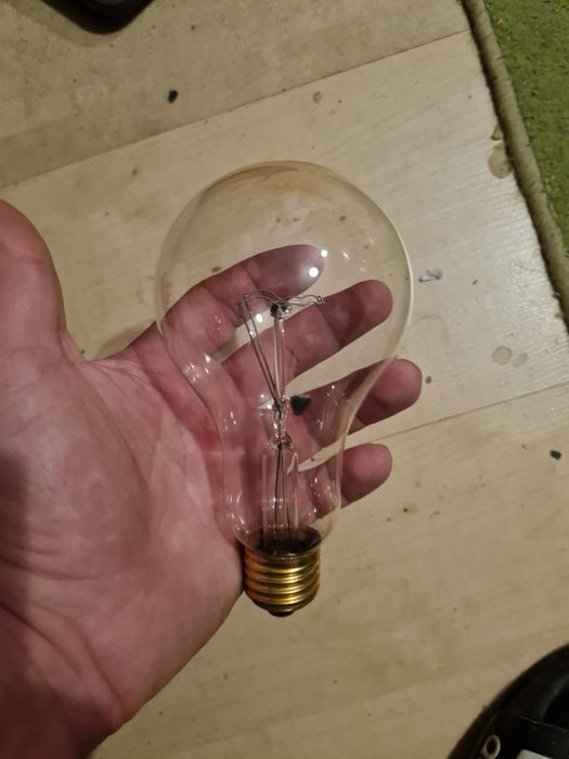 Żarówka prl 200w użyta przez sekundę