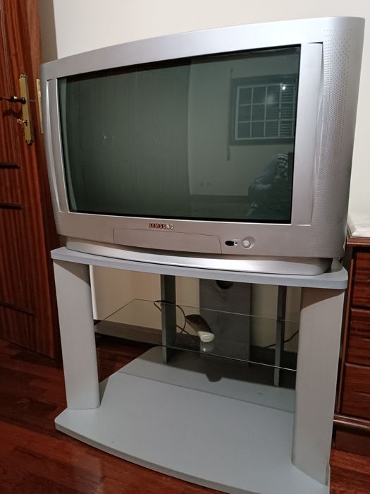 TV Samsung 82 cm 16:9 como Nova