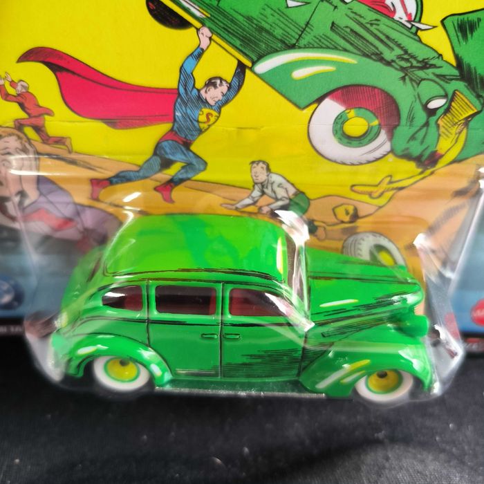 Action Comics #1 - Action Sedan - Hot Wheels Premium - Pop Culture