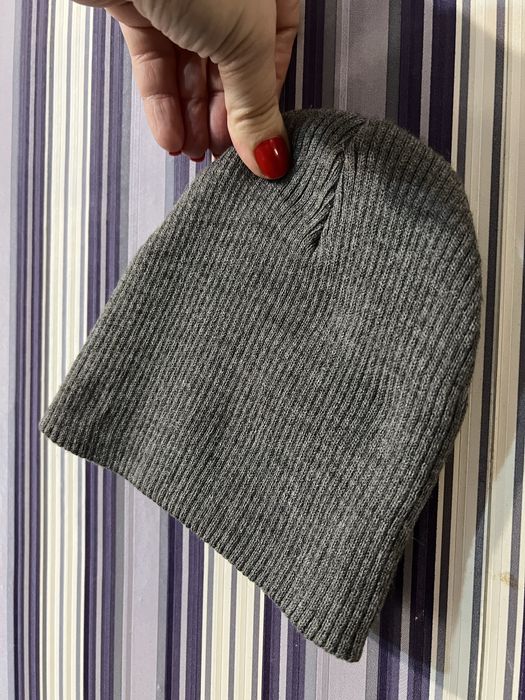 БЕЗКОШТОВНО шапка осінь /весна 2-4роки двослойна