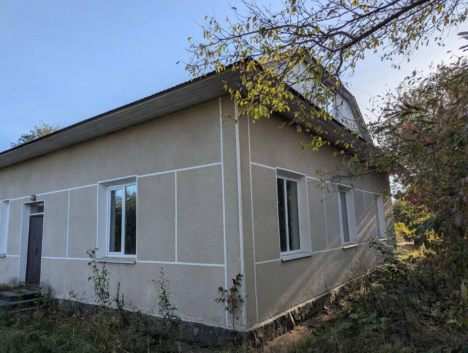 Будинок з ділянками.
