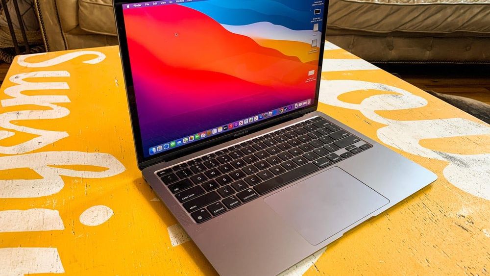 MacBook Pro 2022460313096147456000