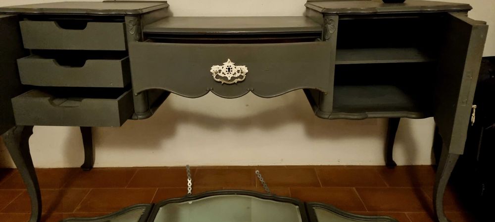 Toucador estilo Queen Anne com 3 espelhos