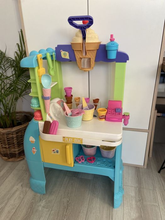 Zabawka wielka lodziarnia na kółkach Play-Doh