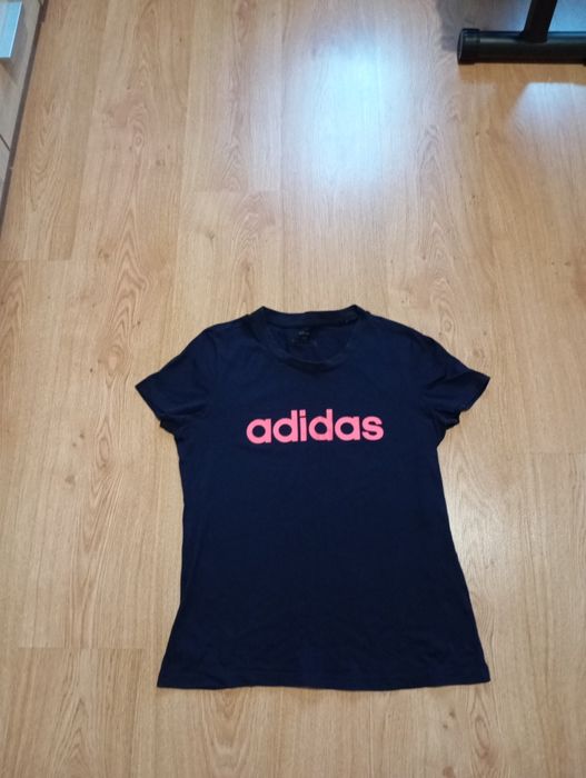T-shirt damski adidas.