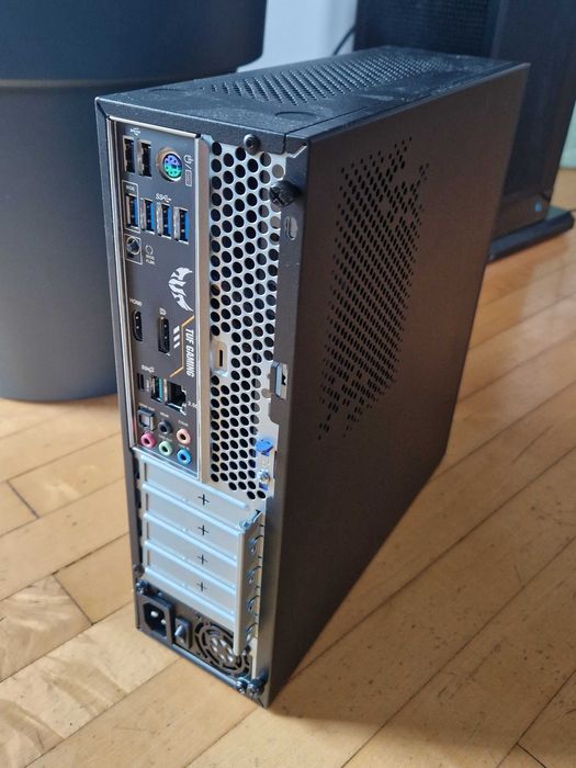 Komputer stacjonarny, PC. Ryzen 5 5600G, 32GB DDR4, 2 x 240GB SSD RAID.