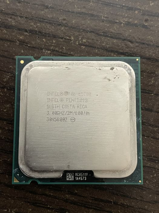 Поцесор інтел Е5700