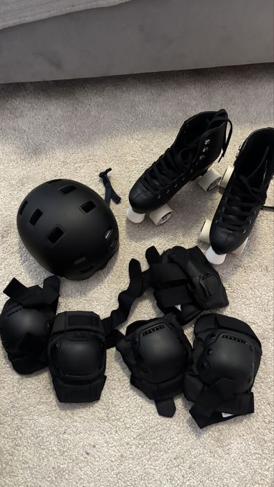 Patins, capacete, acessorios
