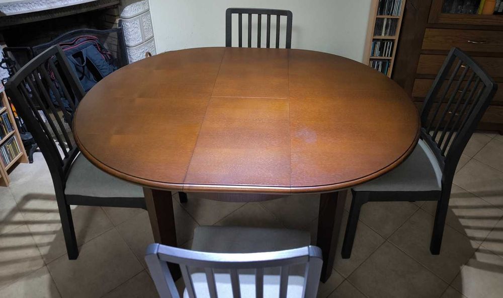 Mesa Redonda para Sala com 6 Cadeiras