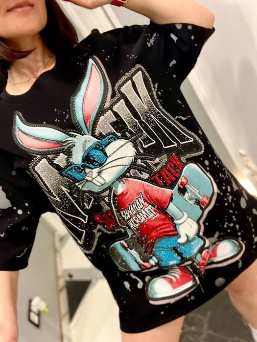 Яскрава Футболка оверсайз з мішком, зі стразами