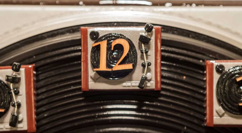 Настенные часы ручной работы "ВИНИЛ-2" продажа/обмен