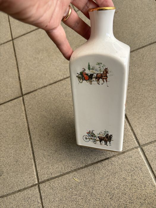 Garrafa em porcelana + copos