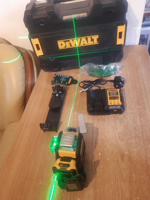 Laser Dewalt Krzyżowy DCE  DCE089D1G
