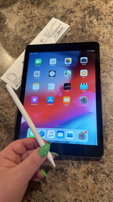 Tablet iPad Apple Retina 10” + nowe etui + nowy kabel - cały zestaw