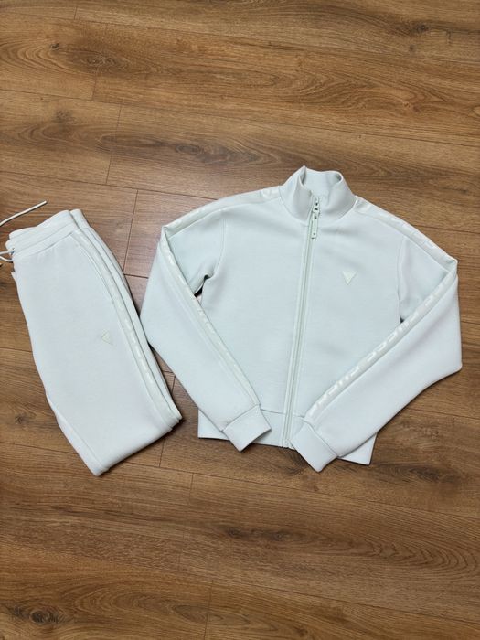 Продам фірмовий костюм Guess S розмір