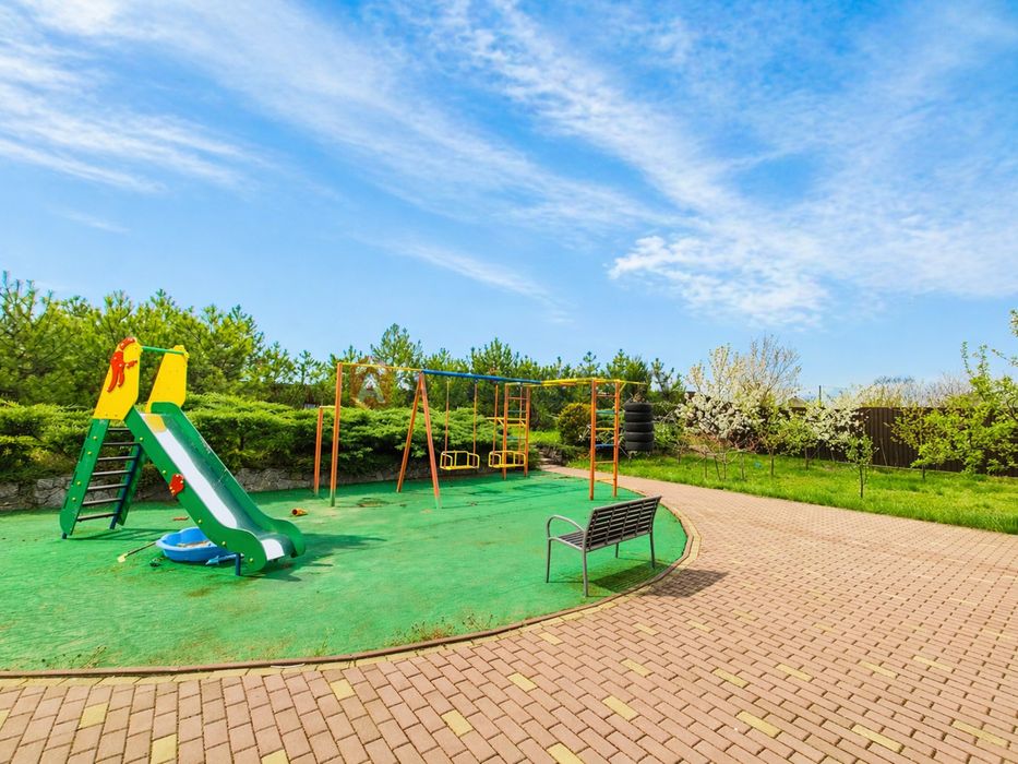 Продам дом 270м2 с ремонтом и бассейном в Новоселовке