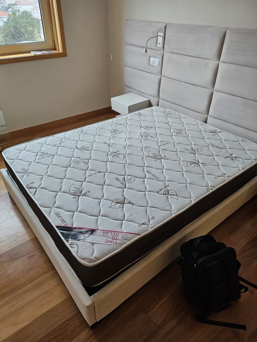 Estrutura de cama + colchão + estrado