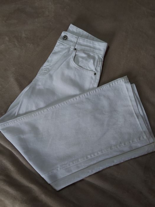 Белые женские джинсы