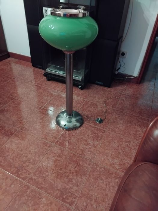 Cinzeiro de pé / candeeiro