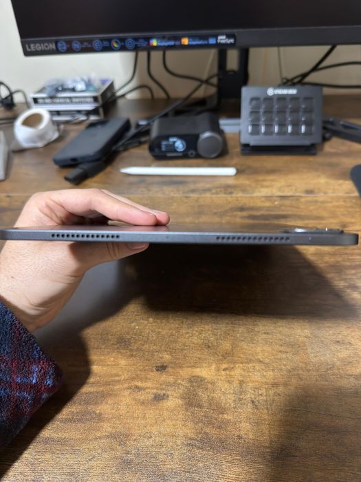 iPad Pro 11 m4 256gb com Pencil pro- 25 ciclos como novo (com caixa)