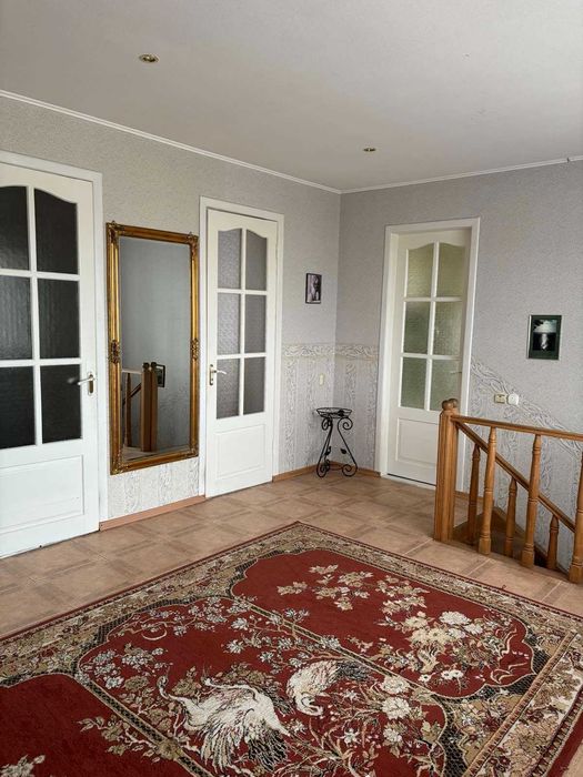 Затишний будинок з більярдною, сауною, садом та квітником, біля лісу!