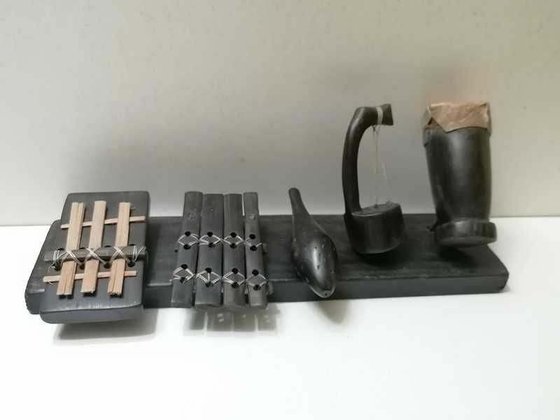 Miniaturas de instrumentos musicais de Angola