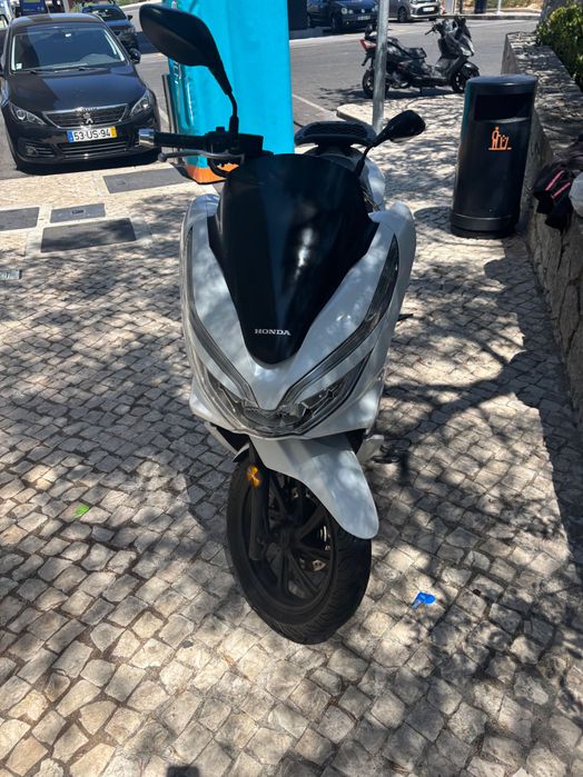 Motocicleta pcx branca