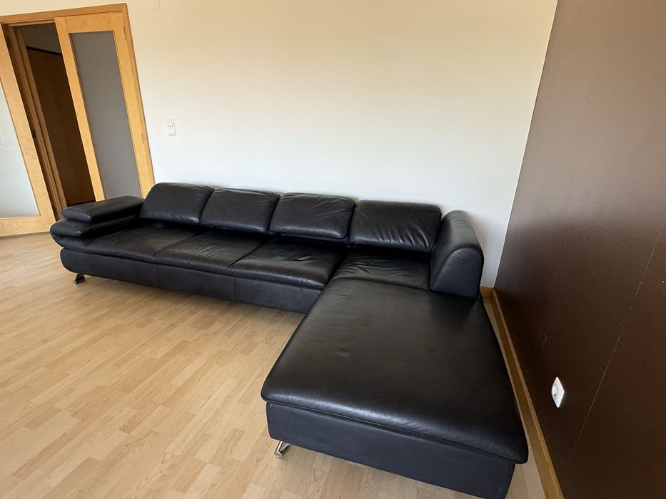 Sofá de 4 lugares com Chaise Longe Preto