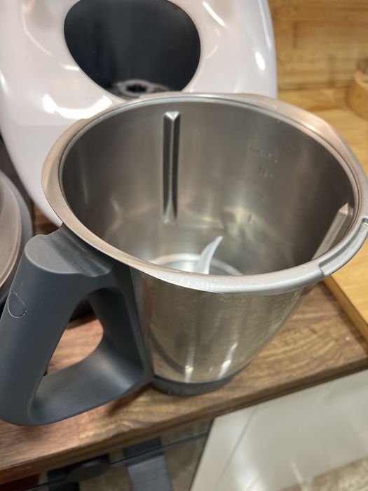 Vendo Bimby TM5 + copo extra + borboleta + chave