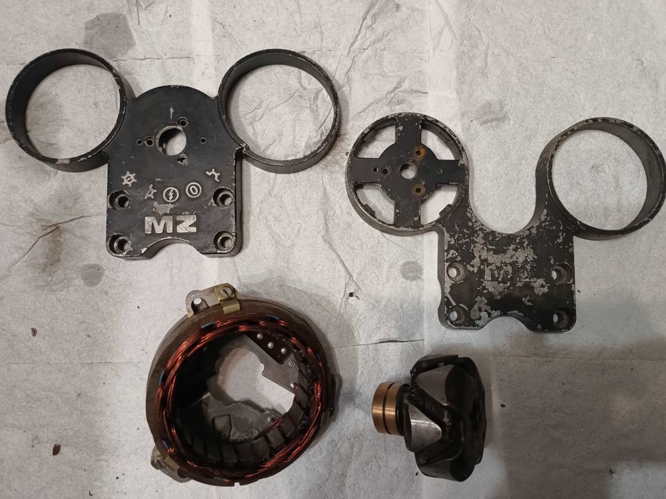 MZ Etz 250 251 licznik obrotomierz półka pokrywa akumulatora zapłon