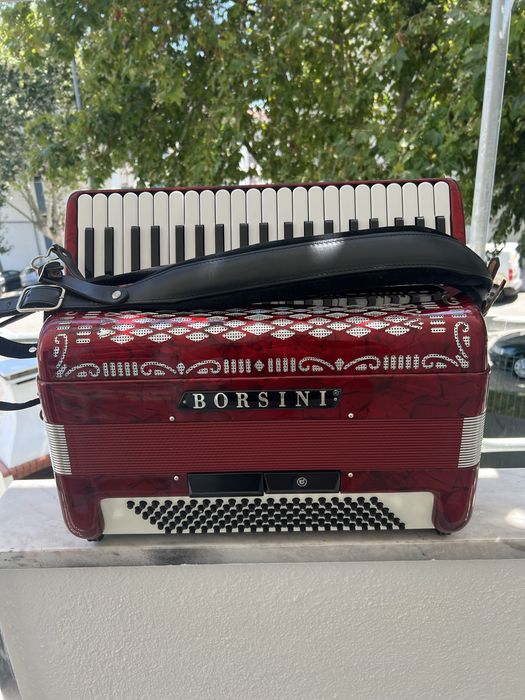 3*voz Acordeão de teclas Borsini italiano + correias e mala