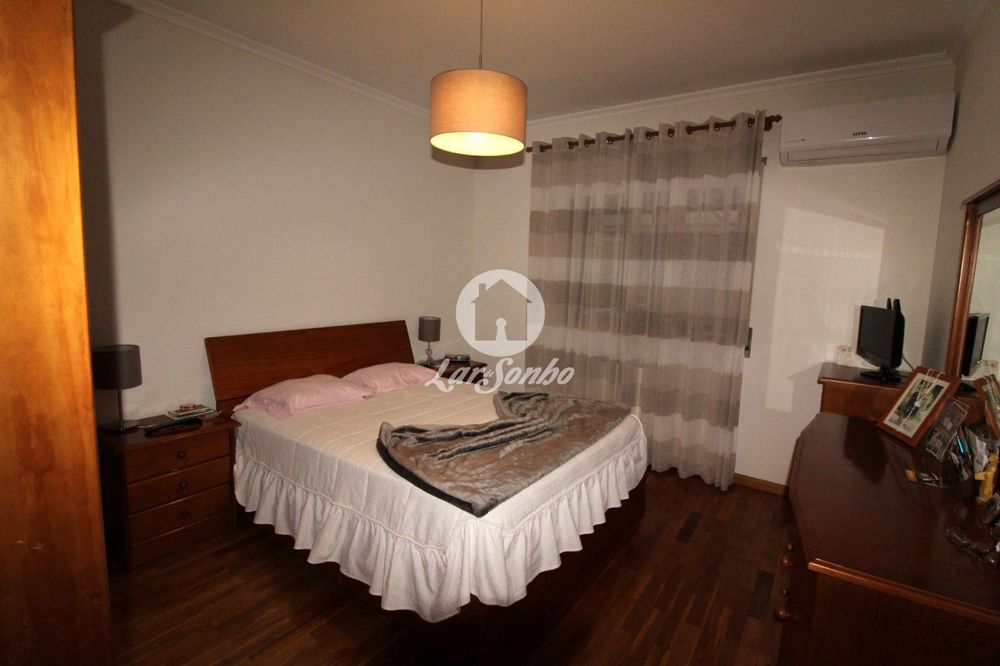 Mobília de quarto em pinho