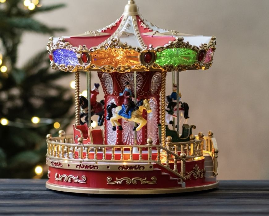 Новорічна інсталяці карусель