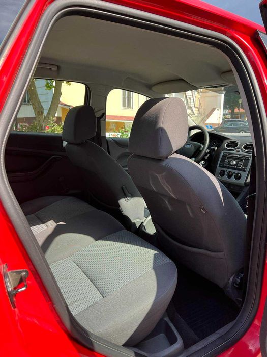 Ford Focus универсал (1,8 газ/бензин 2007 год)