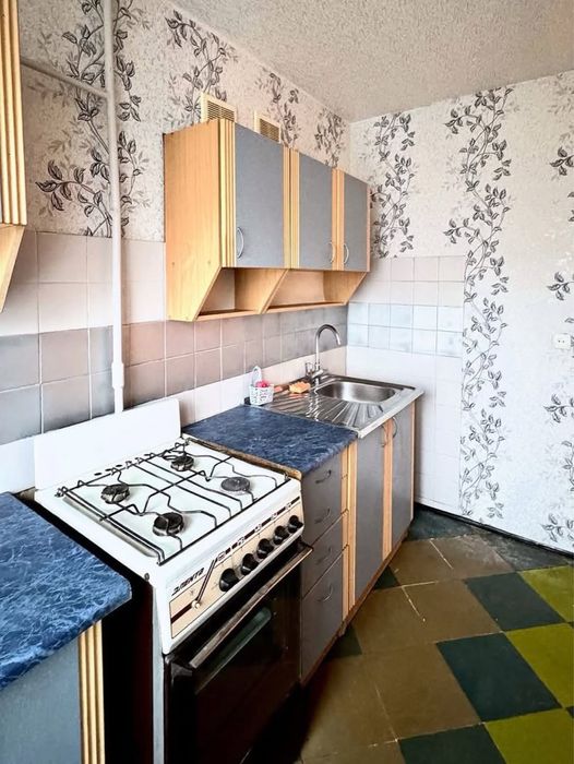 Продам 2-кімнатну квартиру район Сільпо