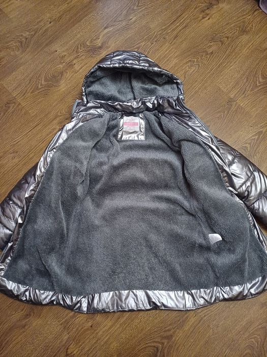 Курточку на зиму дівчинку 8років