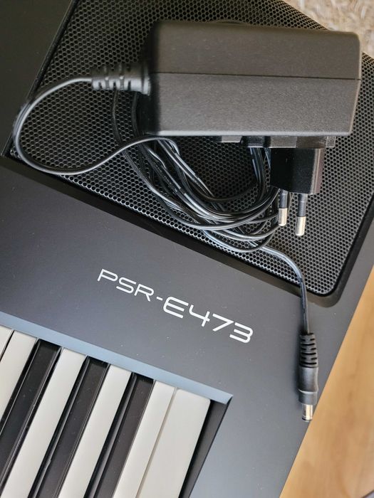 Teclado Yamaha PSR-E473 + Suporte X + Pedal Sustain (Novo na caixa)