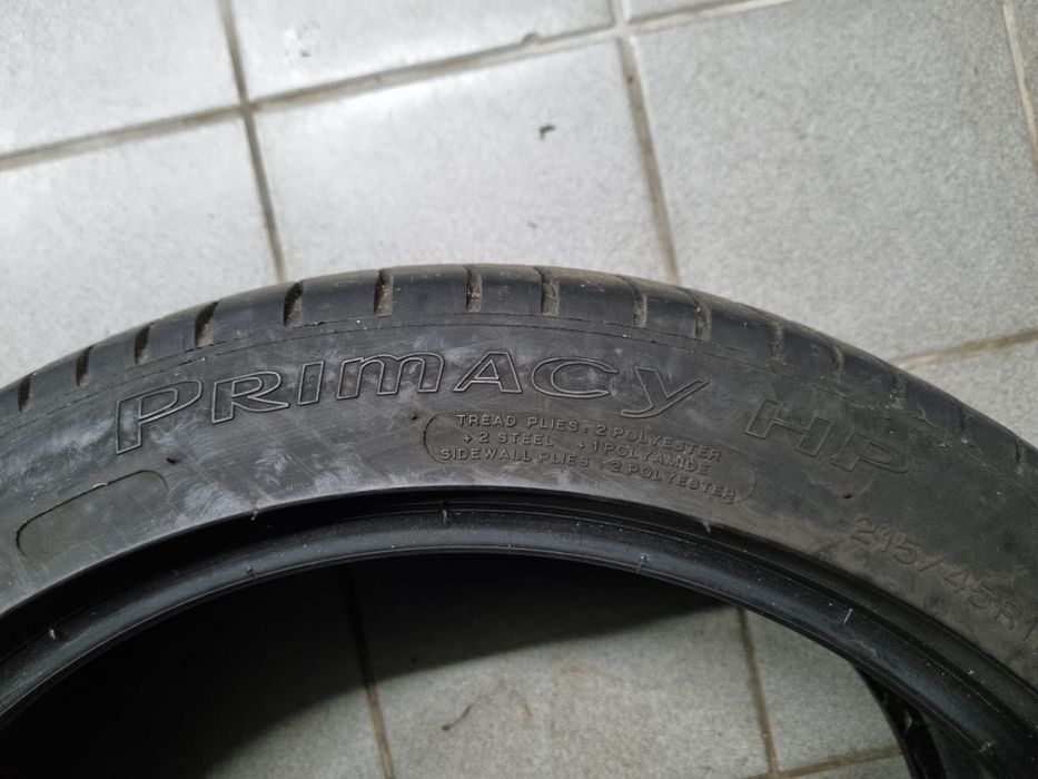 2 pneus Michelin: Primacy 3 e Primacy HP 215/45R17