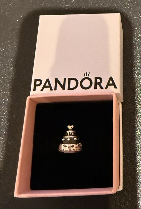 Pandora - conta bolo de casamento