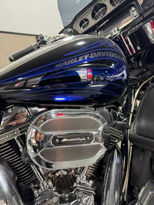 Vende-se mota Harley-Davidson Street Glide Custom