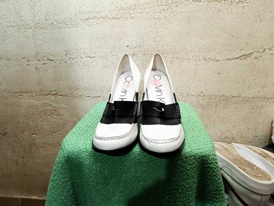 Czółenka na słupku CALVIN KLEIN r.38 skóra stan bardzo dobry